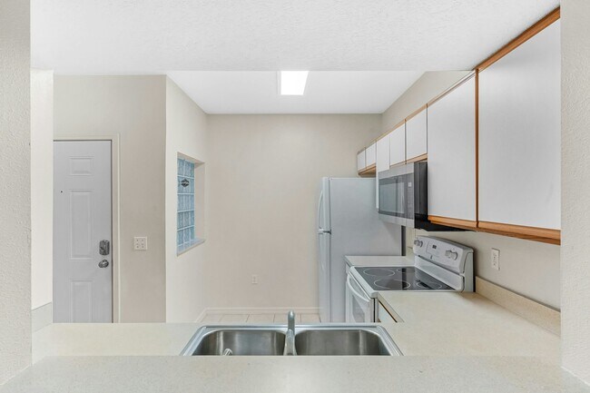 Building Photo - 6433 Cypressdale Dr