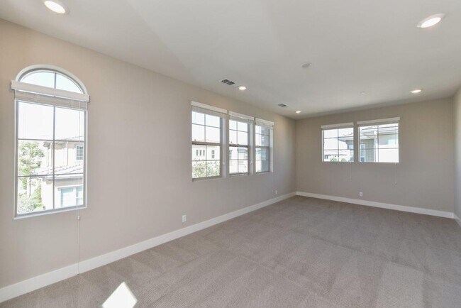 Building Photo - 4bd/4.5ba Single Family House w/ VIEW Gated Community Altair Irvine for rent