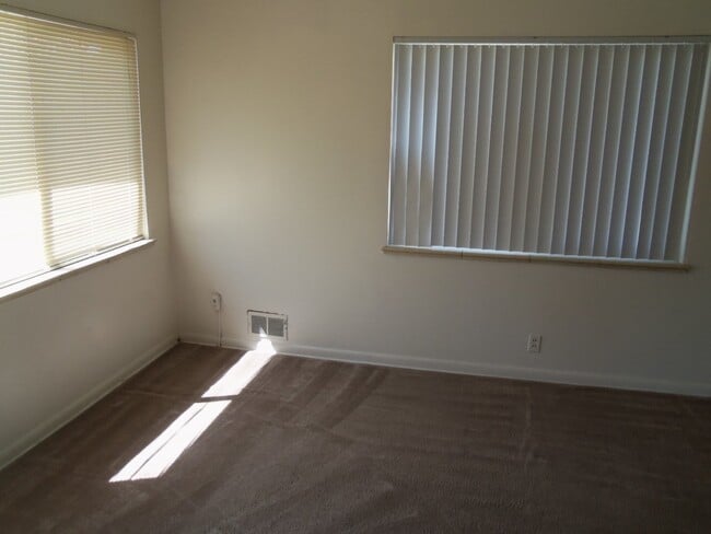 Building Photo - Sterne Park Duplex (2233PA)