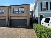 Building Photo - 3027 Bissonnet St