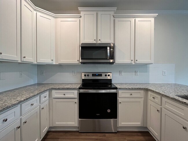 Building Photo - Stunning 3BD, 2.5BA Raleigh Townhome in a ...