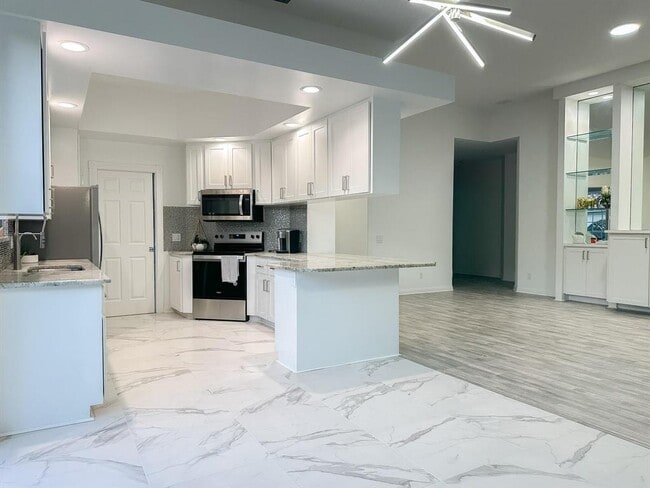 Building Photo - 7046 Fish Creek Ln