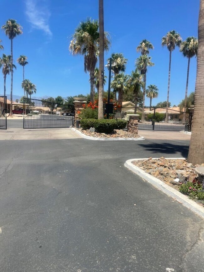 Building Photo - 40880 Whirling Wind Dr