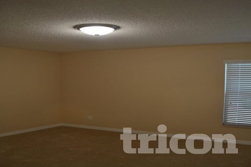 Building Photo - 2143 Opal Dr