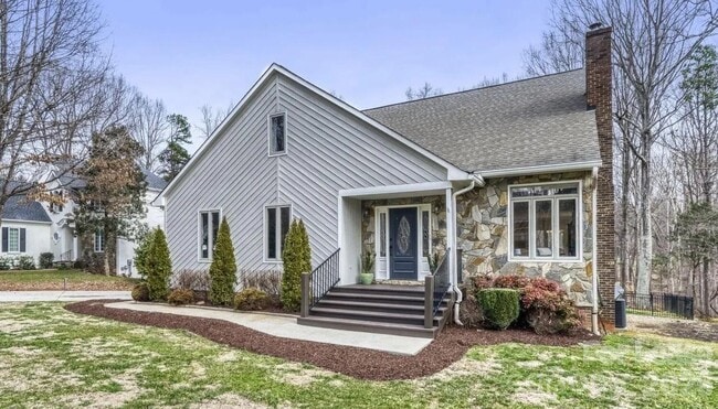 Building Photo - 120 Tall Oak Dr