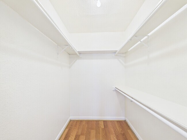 Building Photo - 9700 Leawood Blvd