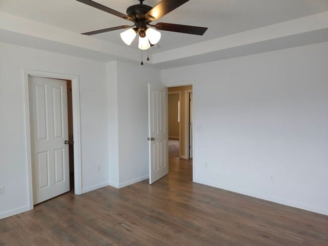 Building Photo - 4Bd/2.5Ba Two Story House - Available to View!