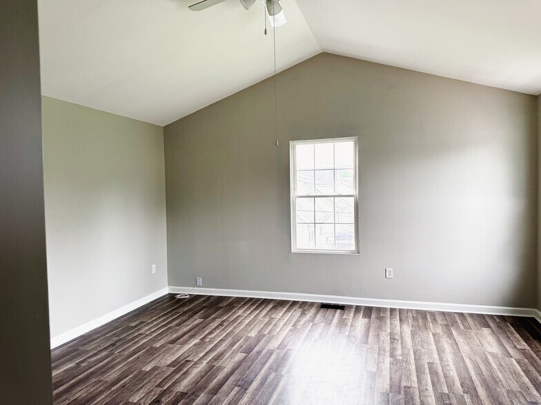 Building Photo - 811 Edmondson Ave