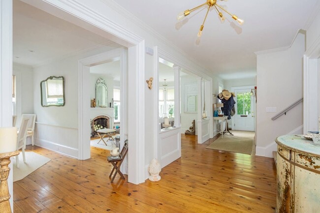 Building Photo - 135 Meeting House Ln