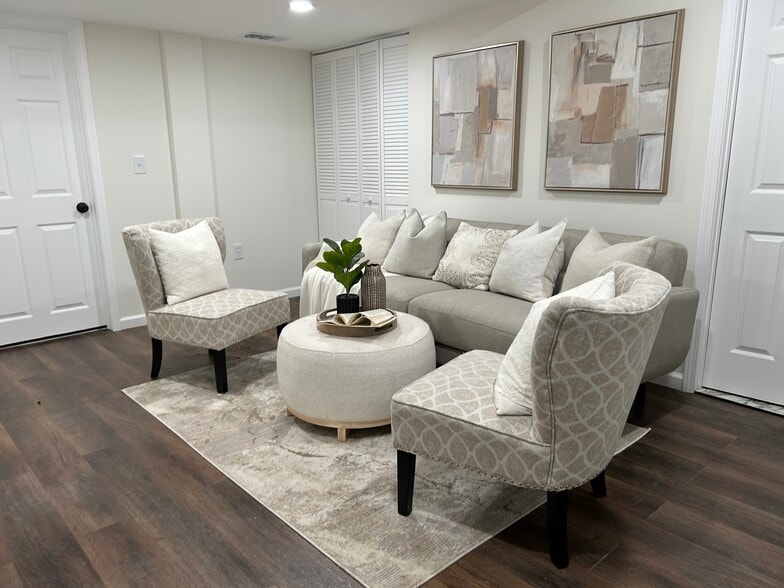 Building Photo - 196 Key Pky