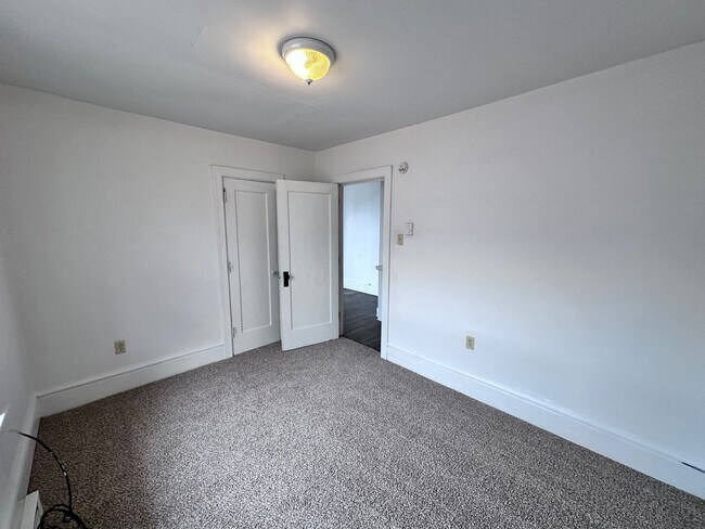 Building Photo - 2712 Woodlawn St