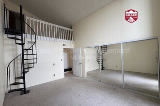 Building Photo - 9817 E Peakview Ave