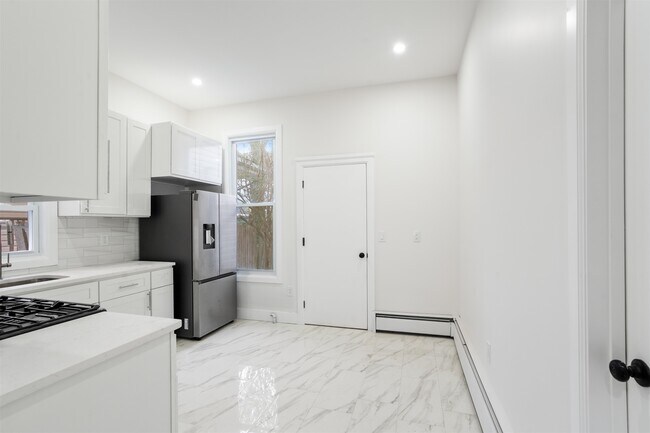 Building Photo - 1102 Central Ave