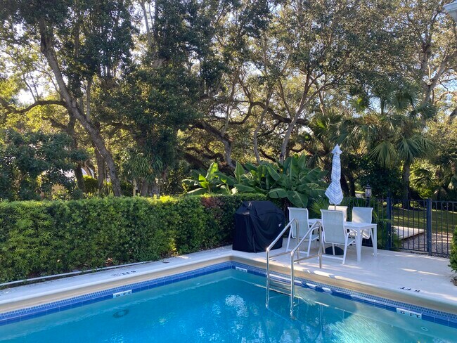Building Photo - 800 Coquina Ln