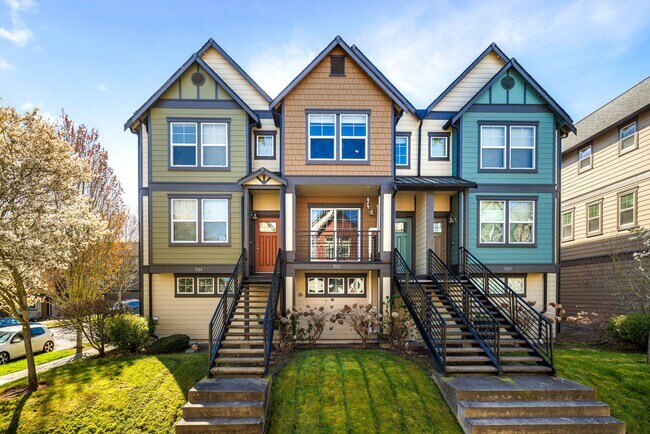 Building Photo - 7123 Shinkle Pl SW