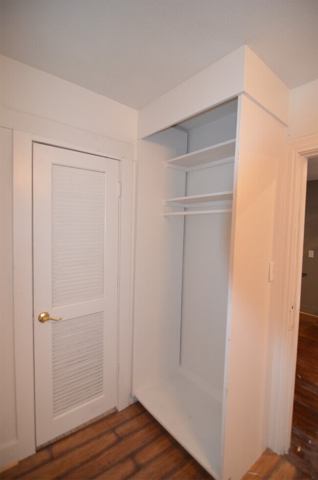 Building Photo - 2123 Marion St