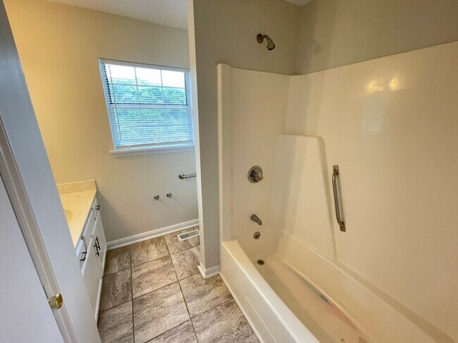Building Photo - Adorable 3 Bedroom Home in Durham with Fir...
