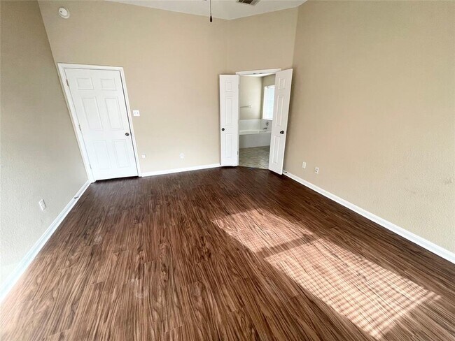 Building Photo - 4423 Meadowside Ln