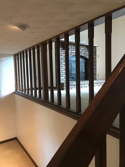 Building Photo - 1458 Eastview Dr