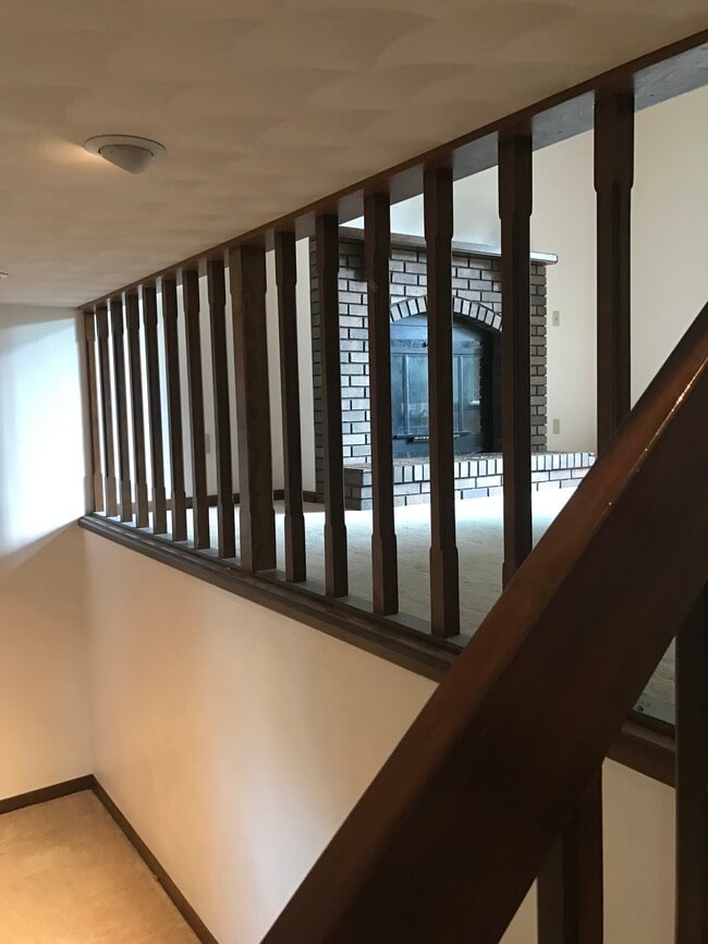 Building Photo - 1458 Eastview Dr