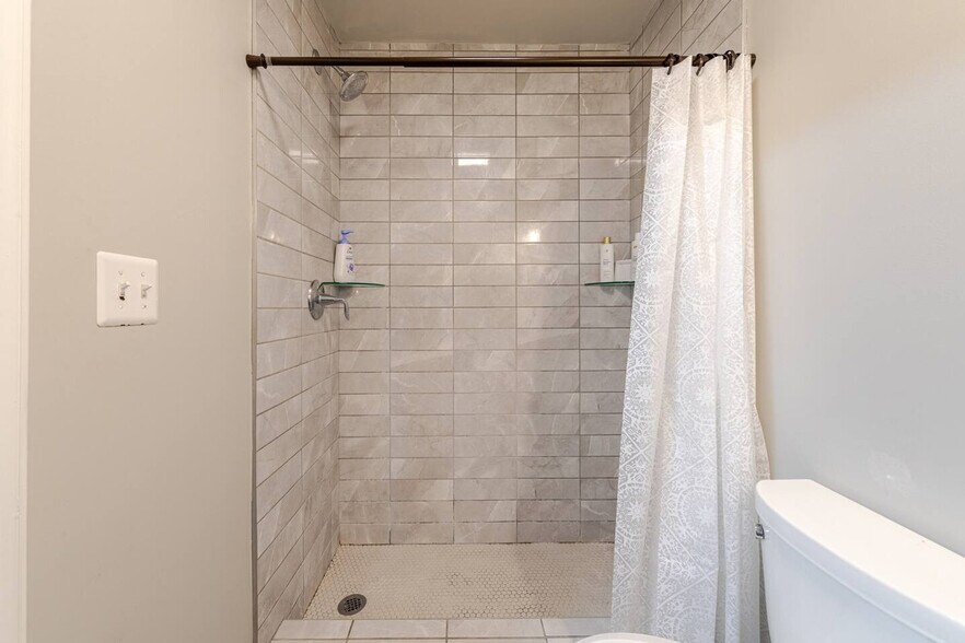 Building Photo - 301 Rollason Dr