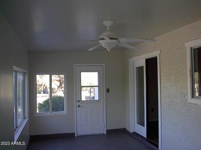 Building Photo - 1940 W Manrad Dr