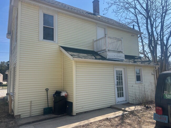 Building Photo - 4465 Lakeland Dr