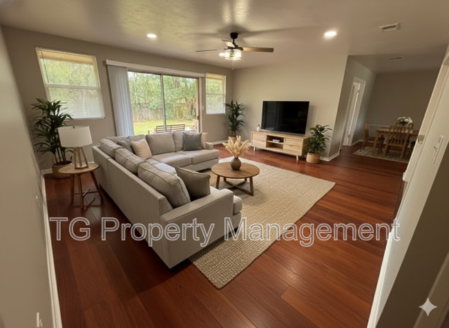 Building Photo - 1355 Lamanto Ave E