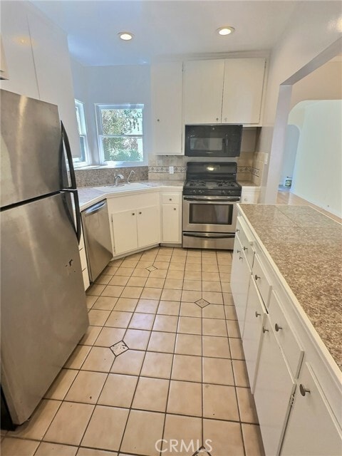 Building Photo - 3484 Ashwood Ave