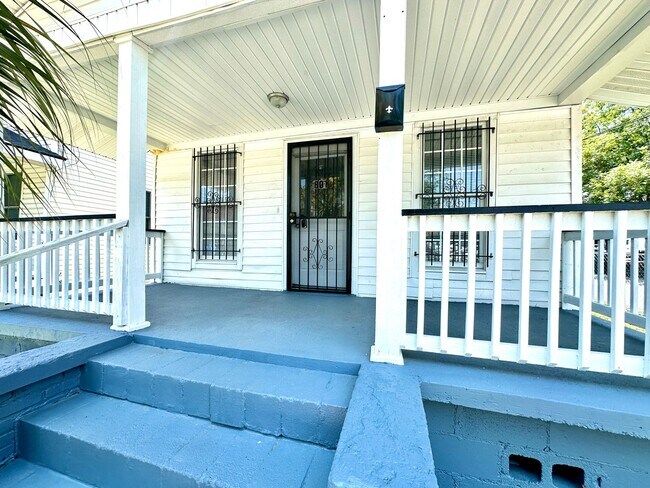 Building Photo - 2 Bedroom, 1.5 Bath House in East Central Neighborhood on the Charleston Peninsula!