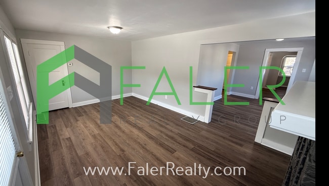 Building Photo - Belmont Bungalow!