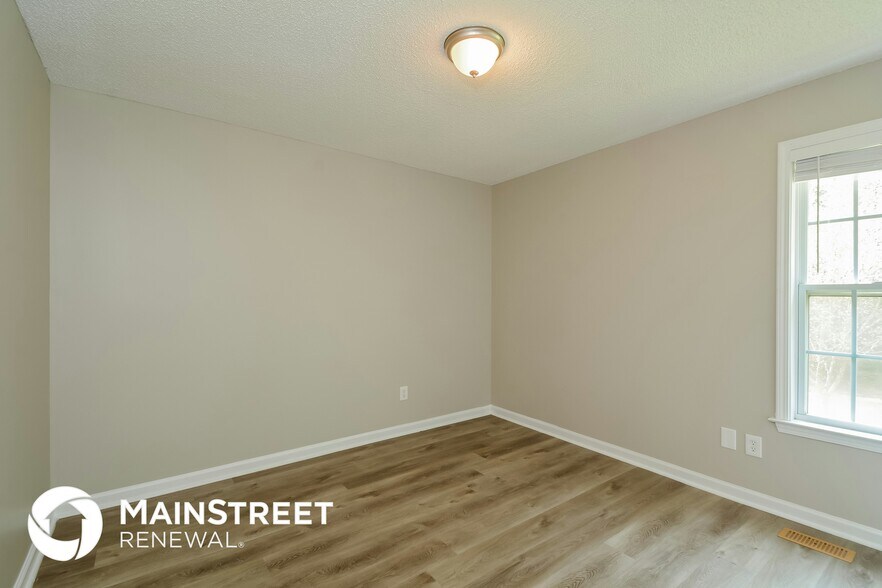 Building Photo - 304 Kingsbrook Cir