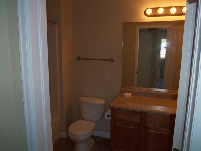 Building Photo - Highlands Ranch Condo 3 Bed 2 bath (46CO#201)