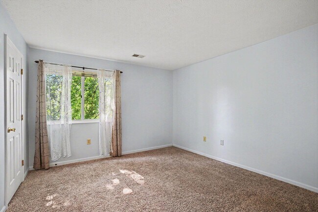 Building Photo - 38 Rio Grande Cir