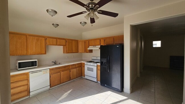Building Photo - 8503 Mainsail Dr