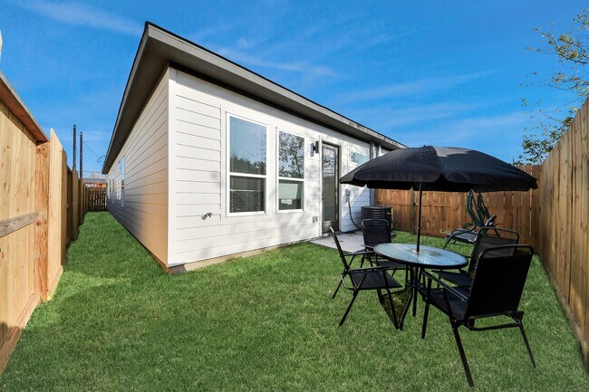 Building Photo - 3907 Maggie St