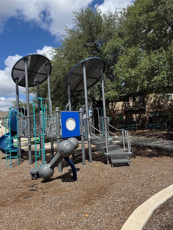 Building Photo - 717 Kingston Pl