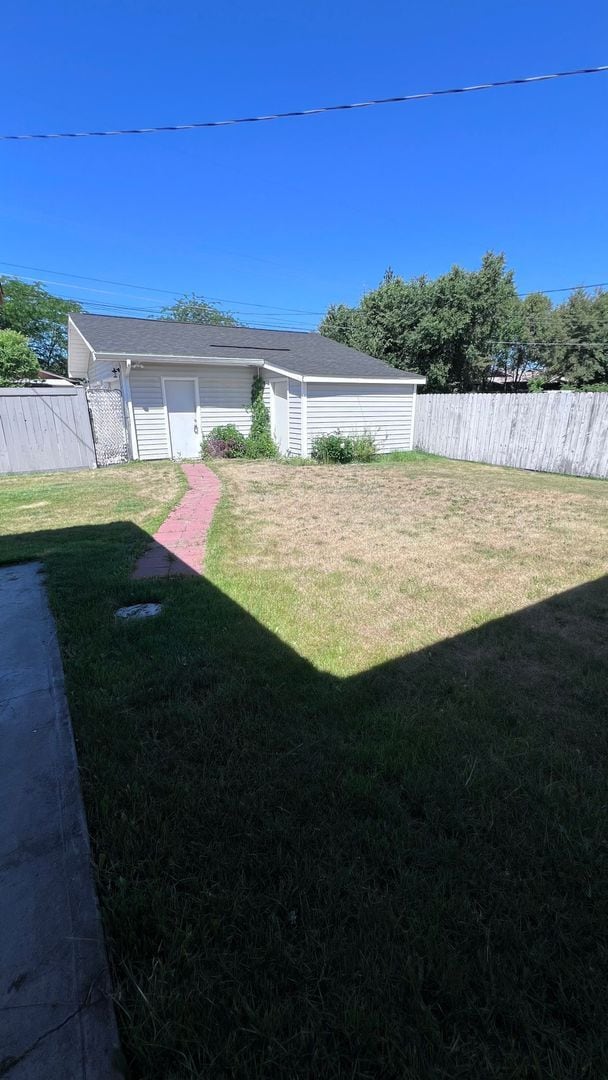 Building Photo - 4 bedroom 2 bath home Available Now!!!