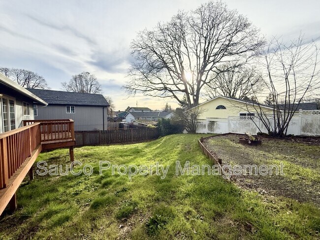 Building Photo - 425 S 8th St