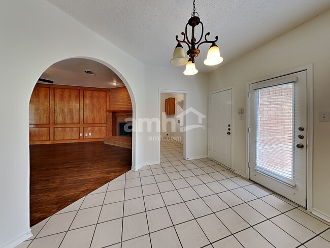 Building Photo - 962 Wisperwood Dr