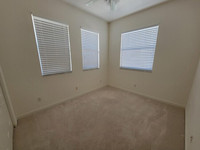 Building Photo - 685 Pacific Grove Dr