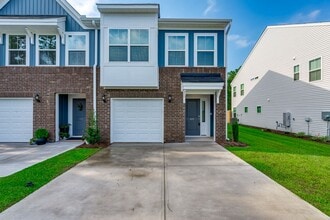 Building Photo - Modern 3-Bed, 2.5-Bath Townhome in Prime L...