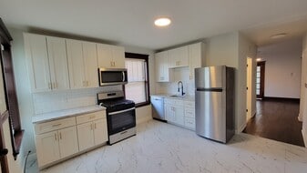 Building Photo - 5537 Holly Hills Ave