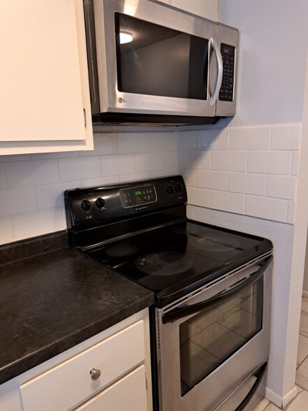 Building Photo - 300 Hopp Ave