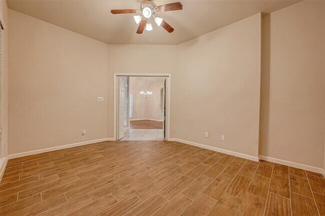 Building Photo - 722 Silver Creek Cir