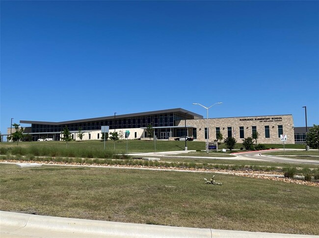 Building Photo - 208 Rollingwood Dr