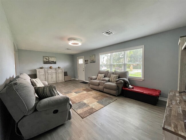 Building Photo - 1116 Lake St