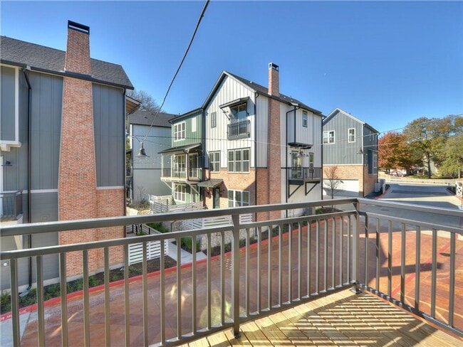 Building Photo - 3809 Valley View Rd