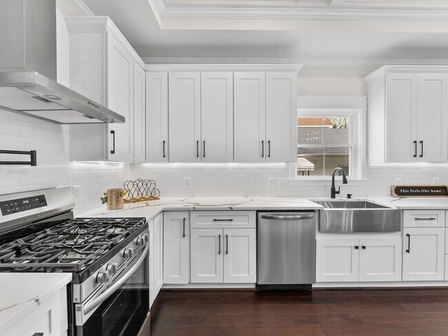 Building Photo - Modern Luxury Meets Everyday Comfort in This Stunning New 3-Bedroom Home Near Downtown!