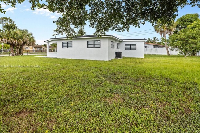 Building Photo - REALSITE ESTATES